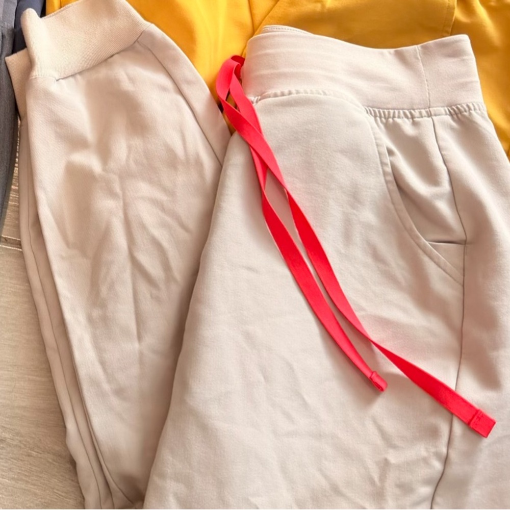 FIGS Zamora High-Waisted Jogger Scrub Pants (Bone) - Small/Petite